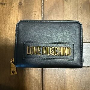 Love moschino wallet